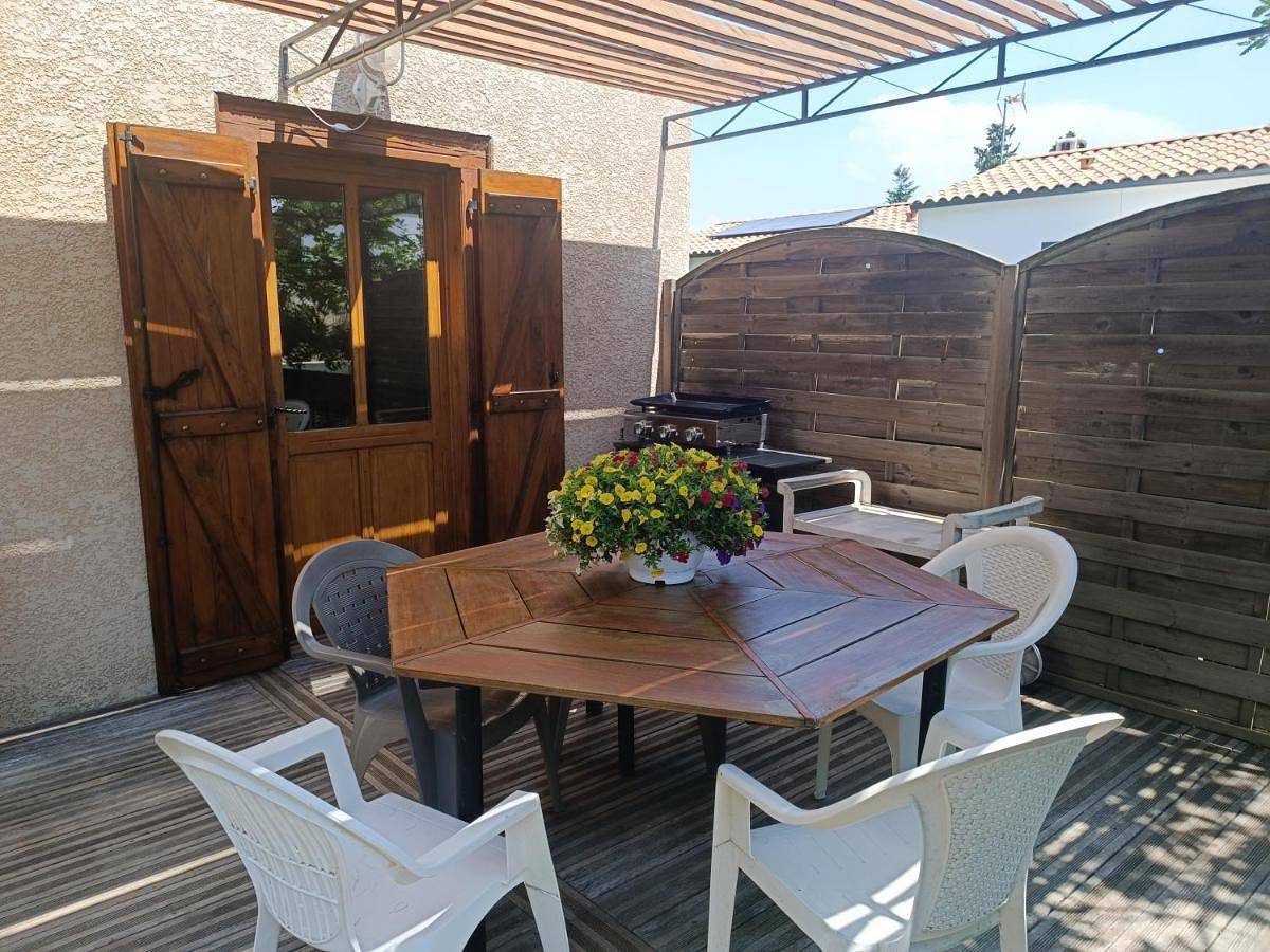 Appartement entier, Apartment with Terrace in Aigues-Mortes, Côte d'Améthyste