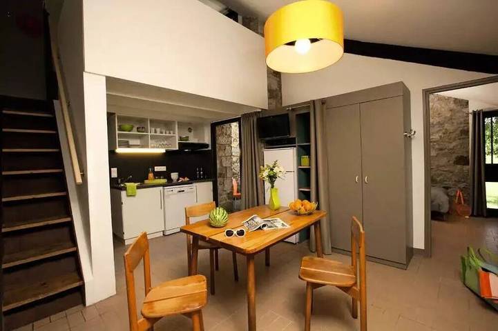 Mobil home pour 2 personnes, avec terrasse