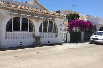 Ferienhaus für 5 Personen, mit Terrasse und Garten sowie Pool in Los Alcázares
