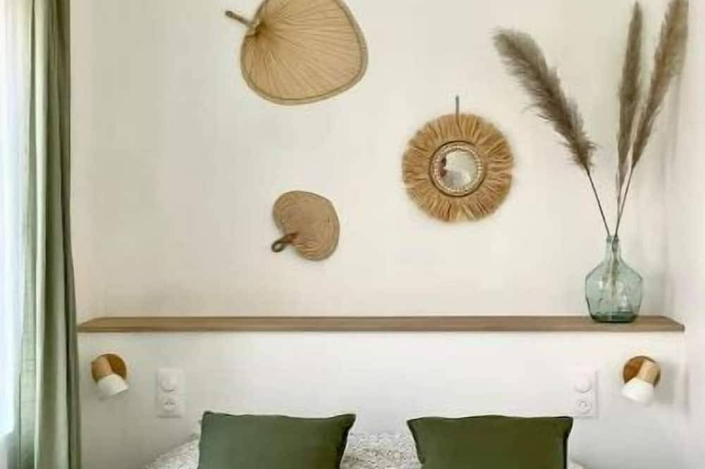 Entire apartment, Chez Clément et Mathilde - Plain-pied Hyper Centre in Saint-Amand-les-Eaux, Valenciennes region