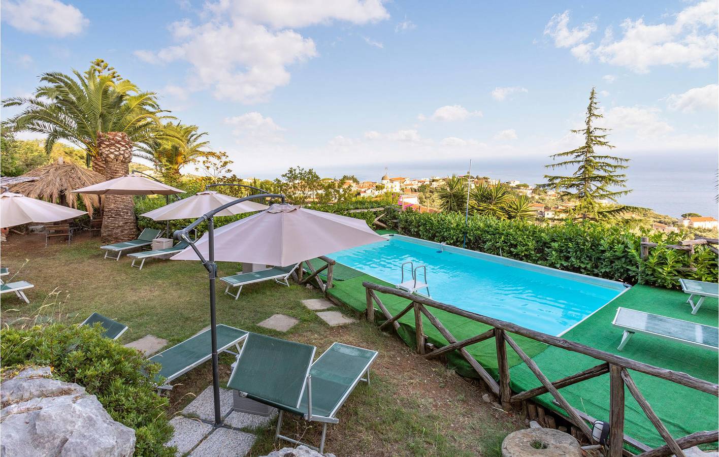 Appartement de vacances entier, Appartement au bord de la piscine, à 1 km de la côte et à 1000 m d'un restaurant gastronomique in Torca, Province de Naples