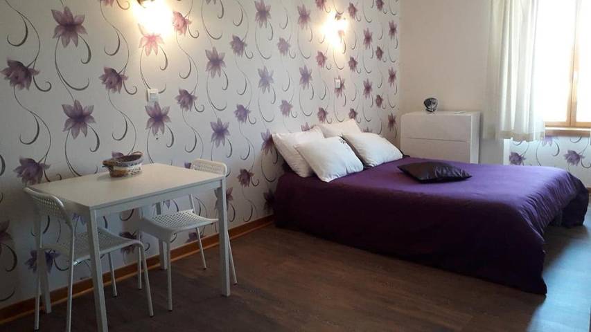Gîte pour 2 personnes, avec terrasse et vue à Marcenat - 2