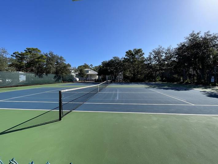 Vacation rental for 6 people, with balcony and yard as well as pool in Seagrove Beach