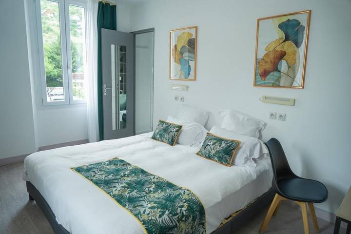 Hôtel pour 2 personnes, avec Terrasse et Jardin à L'Argentière-la-Bessée - 3