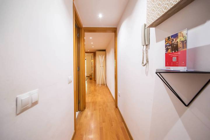 Ganze Wohnung, Ferienwohnung für 2 Personen mit Balkon in Barcelona Zentrum, Barcelona