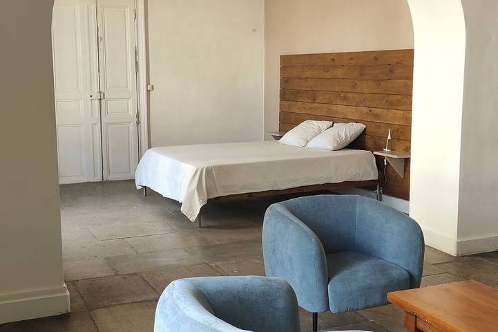 Location de vacances pour 2 personnes, avec jardin ainsi que piscine et terrasse à Vauvert - 2