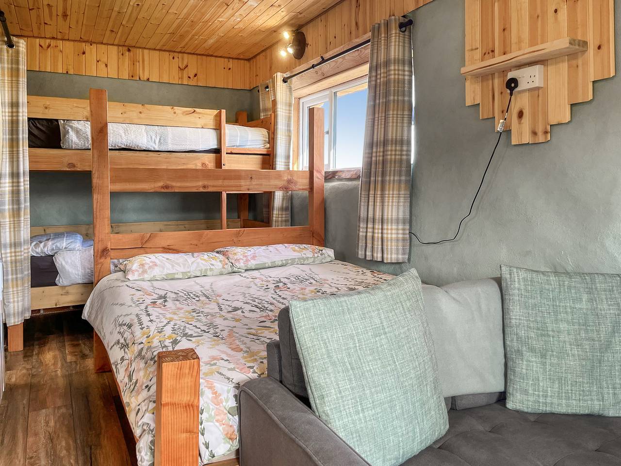 Honeysuckle Bale Cabin - Uk49073 in Moray