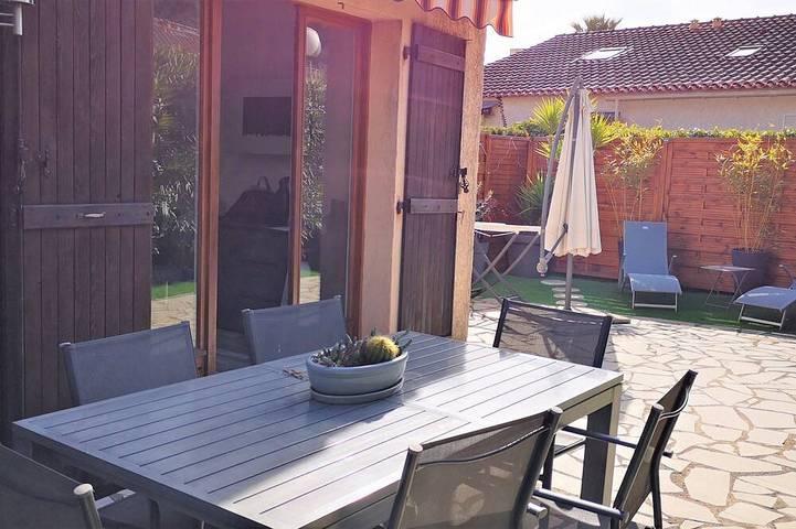 Maison de vacances pour 4 personnes, avec piscine ainsi que jardin et terrasse