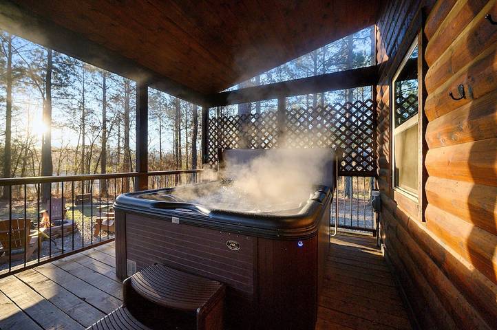 Log cabin for 12 people, with hot tub and balcony/terrace in Hochatown