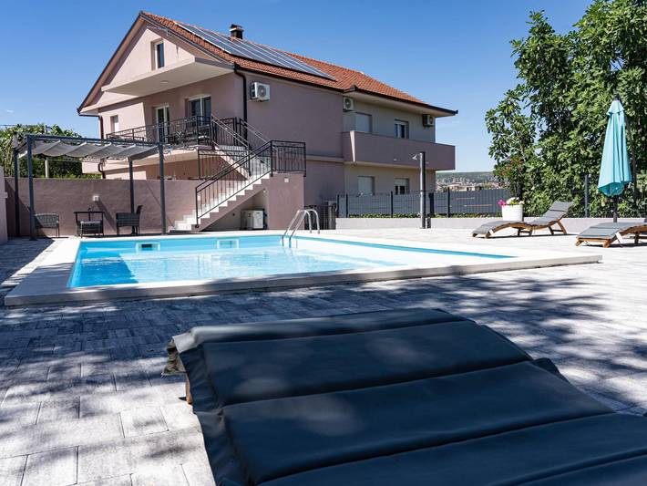 Ganze Wohnung, 3-Zimmer-Ferienwohnung mit Pool Zmijavci, Zagora A-27159-a in Imotski, Makarska Riviera