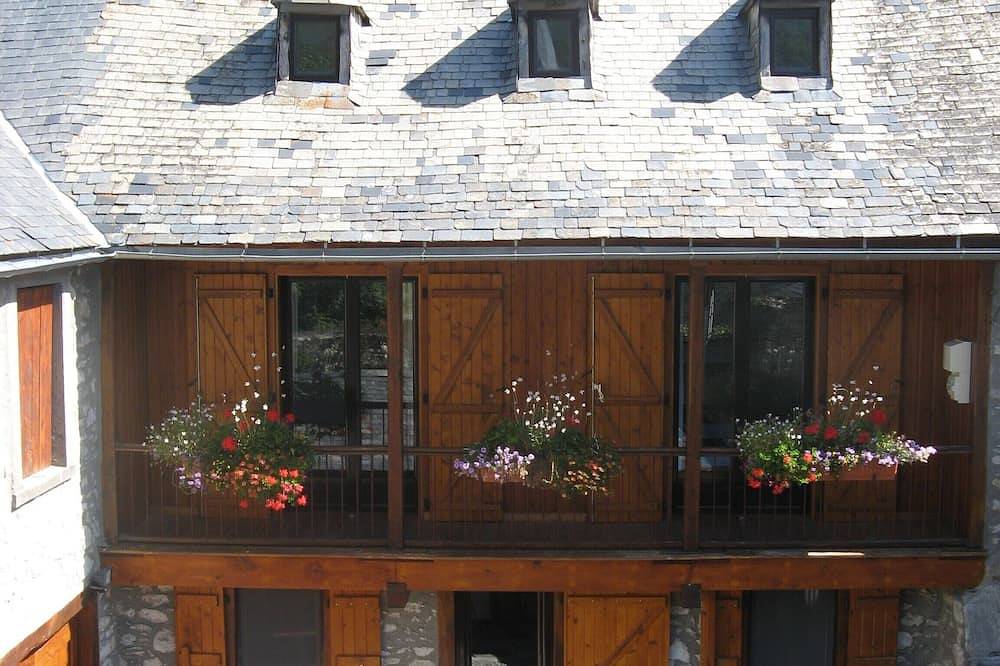Ancienne Ferme De Montagne Renovee Entre Arreau Et Saint Lary o6 85 71 45 32 in Cadéac, Pyrénées