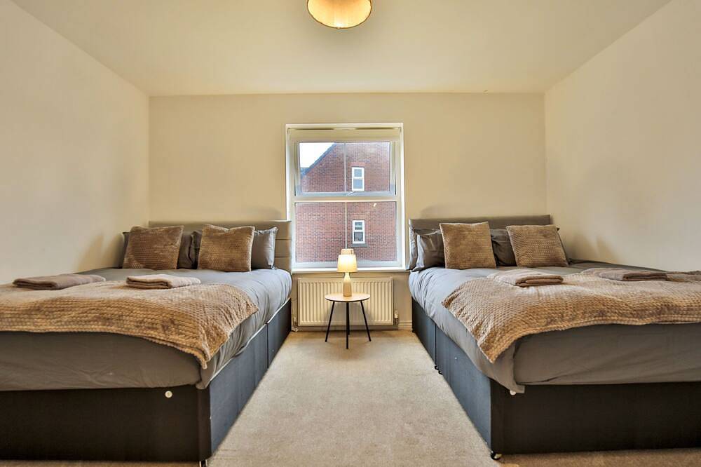 Littlebrooke House, Bolton, Free Parking in Bolton, Greater Manchester