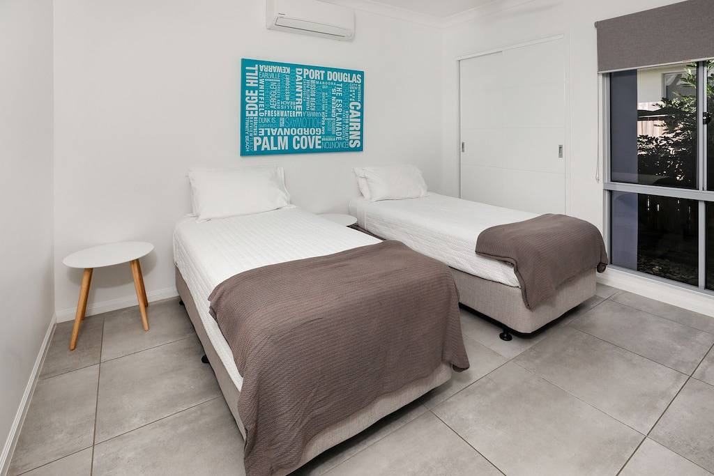 32c continuously heated pool 300m to beach Seaside@Palmcove in Palm Cove, Cairns