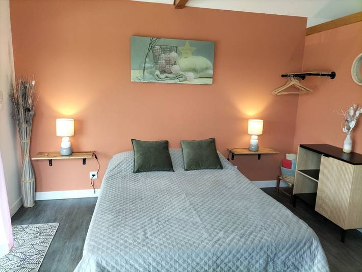 Location de vacances pour 2 personnes, avec jardin ainsi que piscine et vue sur le lac dans Béarn - 2