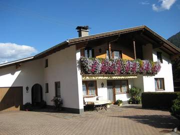 Ferienwohnung für 7 Personen, mit Ausblick und Garten im Stubaital