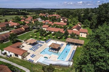 Hôtel pour 5 personnes, avec terrasse ainsi que sauna et piscine à Alvignac