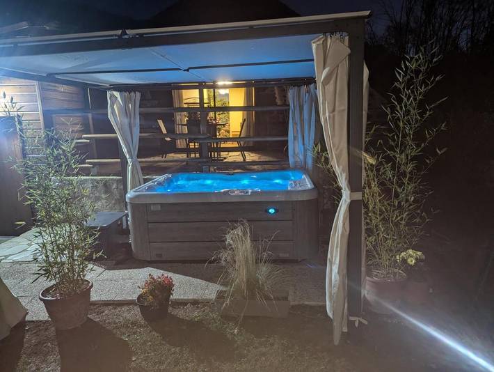 Location de vacances pour 2 personnes, avec jardin et jacuzzi à Saint-Chély-d'Aubrac - 2