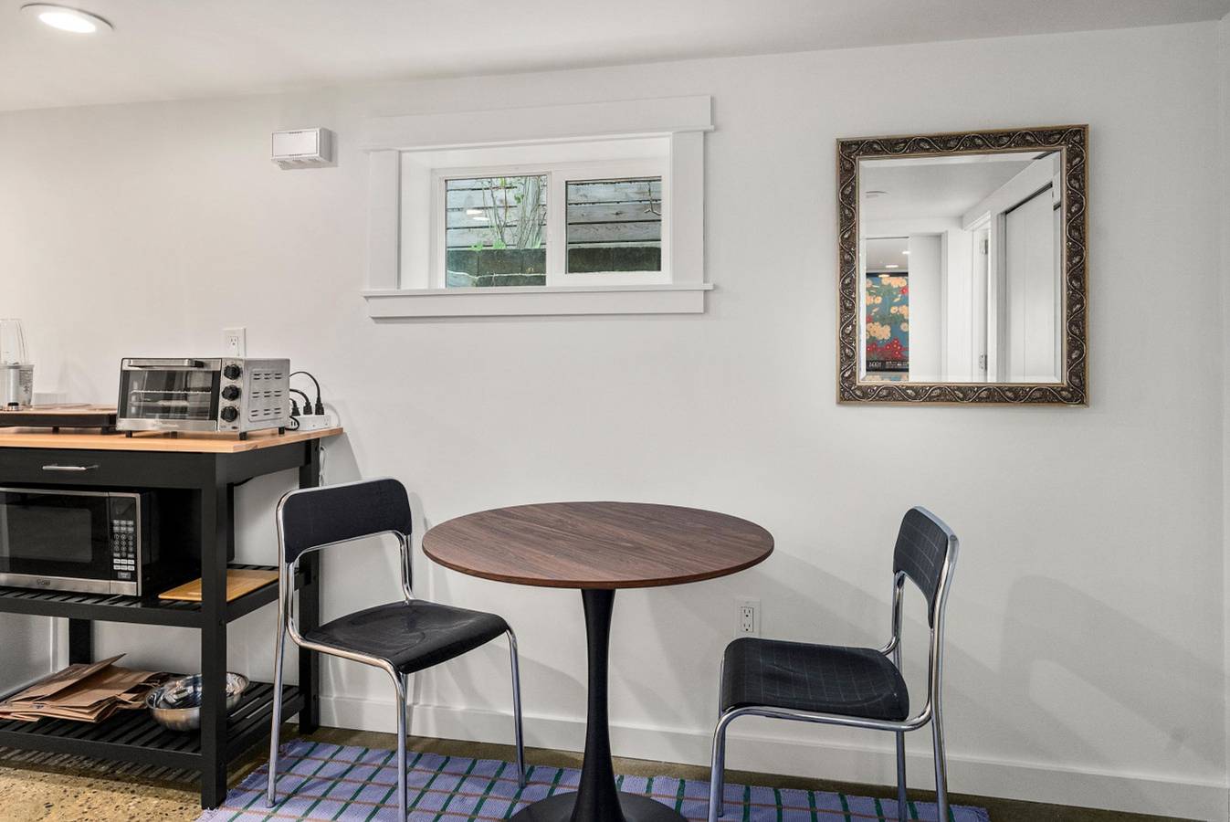 Modern 1Br Basement Suite | Workspace + Laundry in Seattle, King County