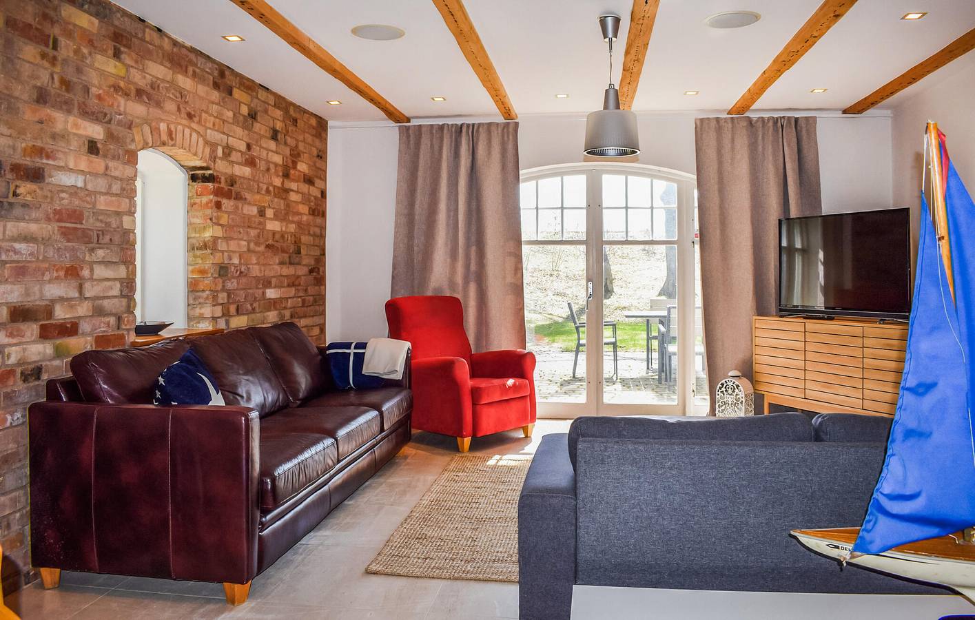 Hel semesterlägenhet, Lägenhet för 4 Personer med trädgård in Ystad, Svenska Östersjön