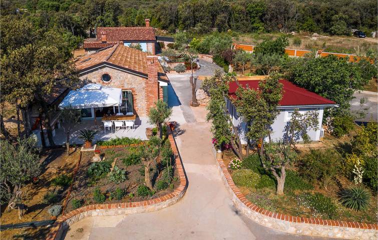 Oase am Meer: Modernes Apartment mit 1 Schlafzimmer, Pool und Terrasse in Strandnähe in Nerezine, Lošinj (Kvarner Bucht)