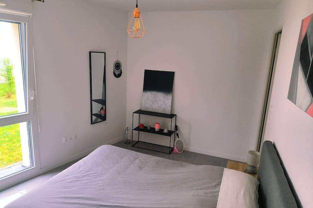 Entire apartment, Superb ground floor apartment with garden in quiet residence in Villenave-d'Ornon, Bordeaux region