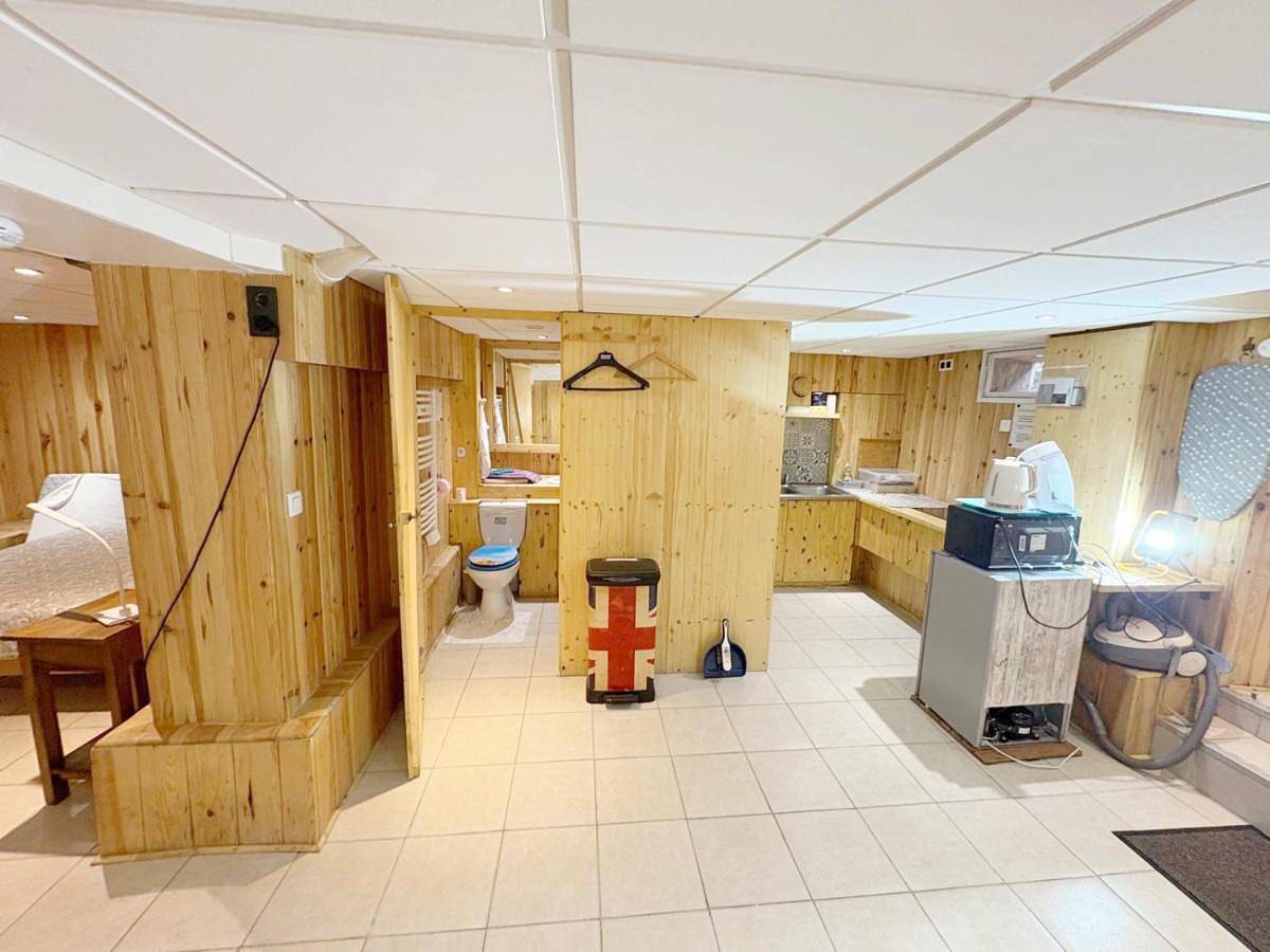 Appartement entier, One-Bedroom Apartment in Villeneuve-le-Roi, Val-de-Marne