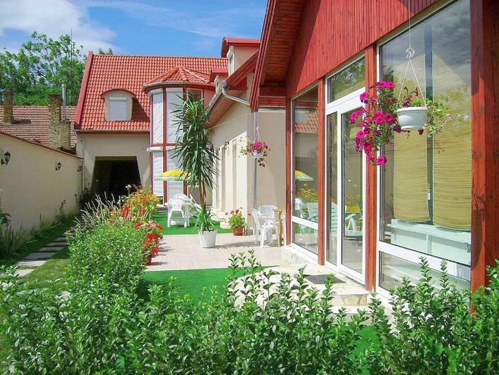 Gîte pour 3 personnes, avec jardin et jacuzzi ainsi que terrasse et sauna à Eger