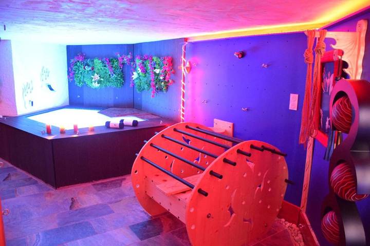 Gîte pour 4 personnes, avec jardin ainsi que jacuzzi et piscine à Ucel - 2