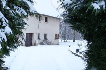 Gîte pour 5 personnes, avec jardin et terrasse à Saint-Sauves-d'Auvergne