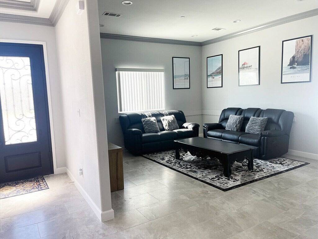 New 2022 5-Bedrooms w/9 Queen Beds Near Disneyland in Westminster, Orange County