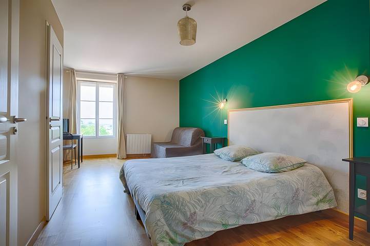 Casa vacanze "La Maison D'hana" con piscina condivisa, terrazza privata e Wi-Fi in Saint-Bonnet-de-Valclérieux, Valence e dintorni