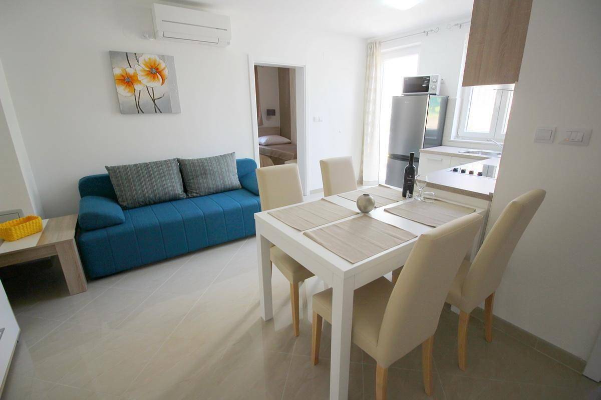 Ganze Ferienwohnung, Modern Apartment für 5 Personen mit Pool in Baska, Krk