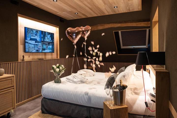Gîte pour 3 personnes, avec Jacuzzi et Terrasse ainsi que Jardin et Sauna à Jouey