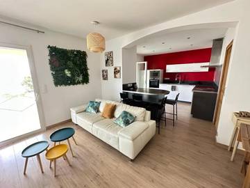 Gîte pour 4 personnes, avec piscine ainsi que balcon et jardin à Biguglia