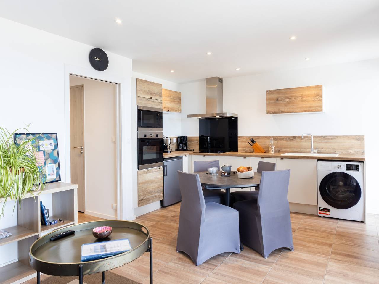 Ganze Wohnung, Appartement 'Gîte Bréhat' mit Meerblick, privater Terrasse und Wlan in Perros-Guirec, Rosa Granitküste