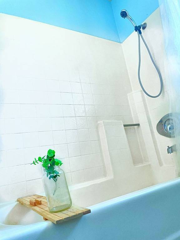 Industrial bachelor bed&bath 6min from lake! in Lake Elsinore, Cleveland National Forest