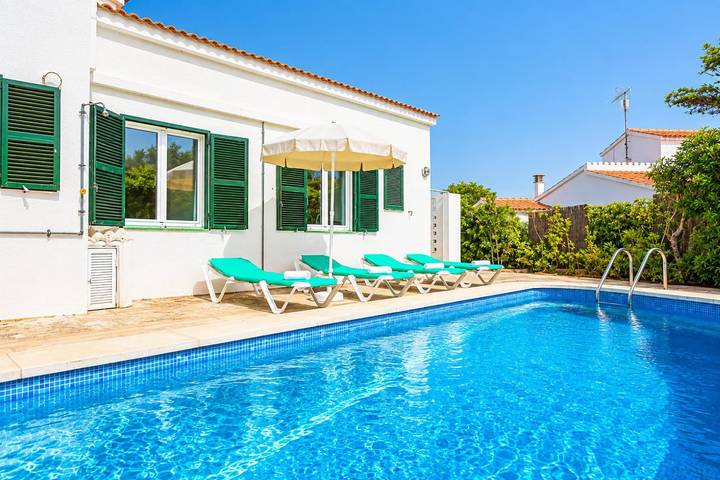 Villa pour 8 personnes avec balcon in Cala Canutells (Maó), Mahón