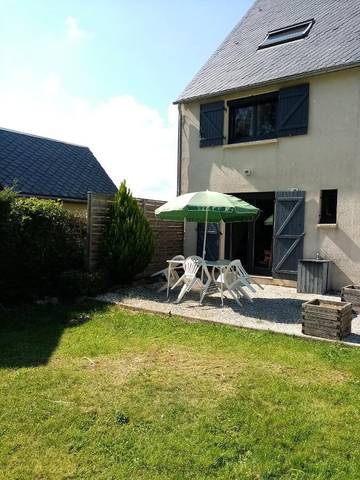 Gîte pour 5 personnes, avec jardin à Chastreix