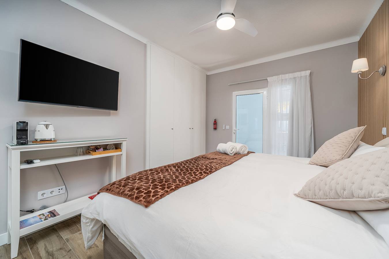 Room 'Orange Blossom Groove -  1' with Shared Terrace, Wi-Fi and Air Conditioning in São Bartolomeu de Messines, Faro District