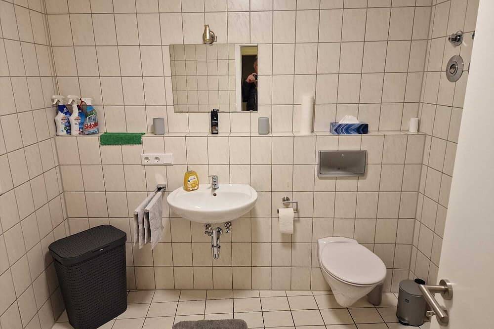 Ganze Wohnung, Modern 40m²: Balkon, Expo-nah (8 Min), Highspeed Wlan, ruhig & frisch renoviert in Nürnberg, Frankenalb