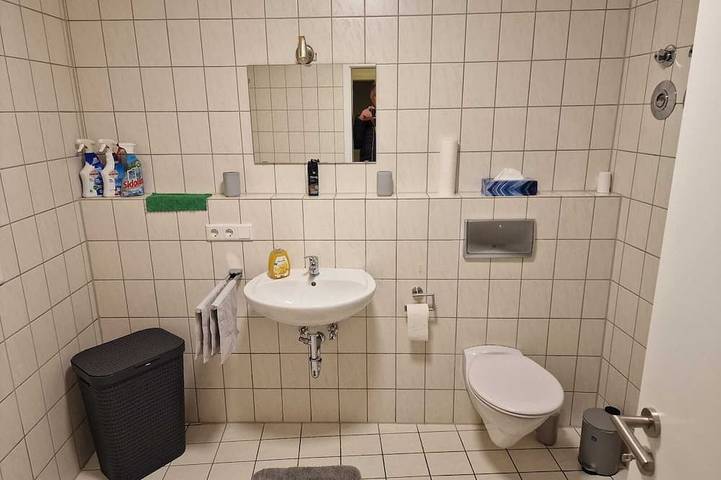 Ganze Wohnung, Modern 40m²: Balkon, Expo-nah (8 Min), Highspeed Wlan, ruhig & frisch renoviert in Nürnberg, Frankenalb