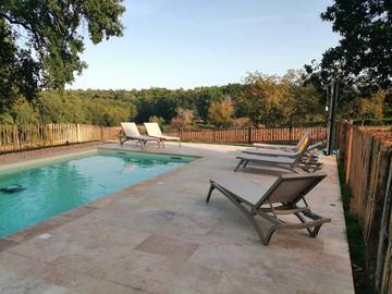 Gîte pour 6 personnes, avec jardin ainsi que piscine et vue à Salon (Dordogne)