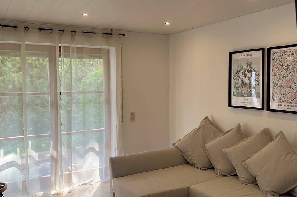 Ganze Wohnung, Gemütliches Apartment mit Garten & Garage in Ingolstadt, Oberbayern