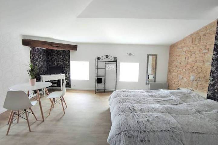 Gîte pour 2 personnes, avec jacuzzi et sauna à Theizé - 4