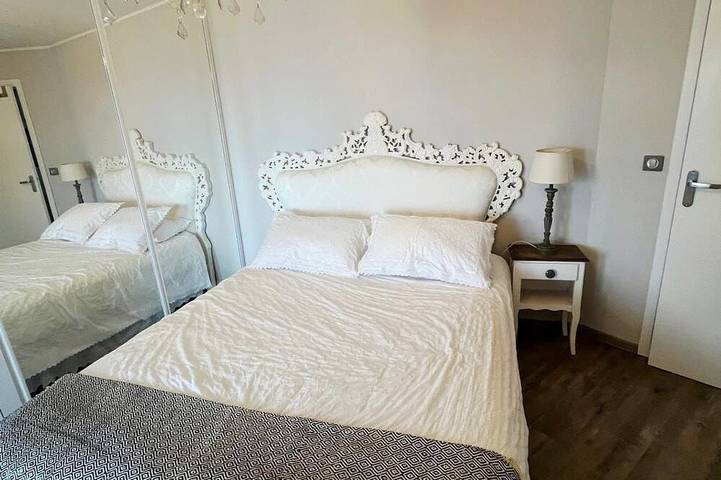 Entire apartment, New Listing in Cannes La Bocca, Cannes