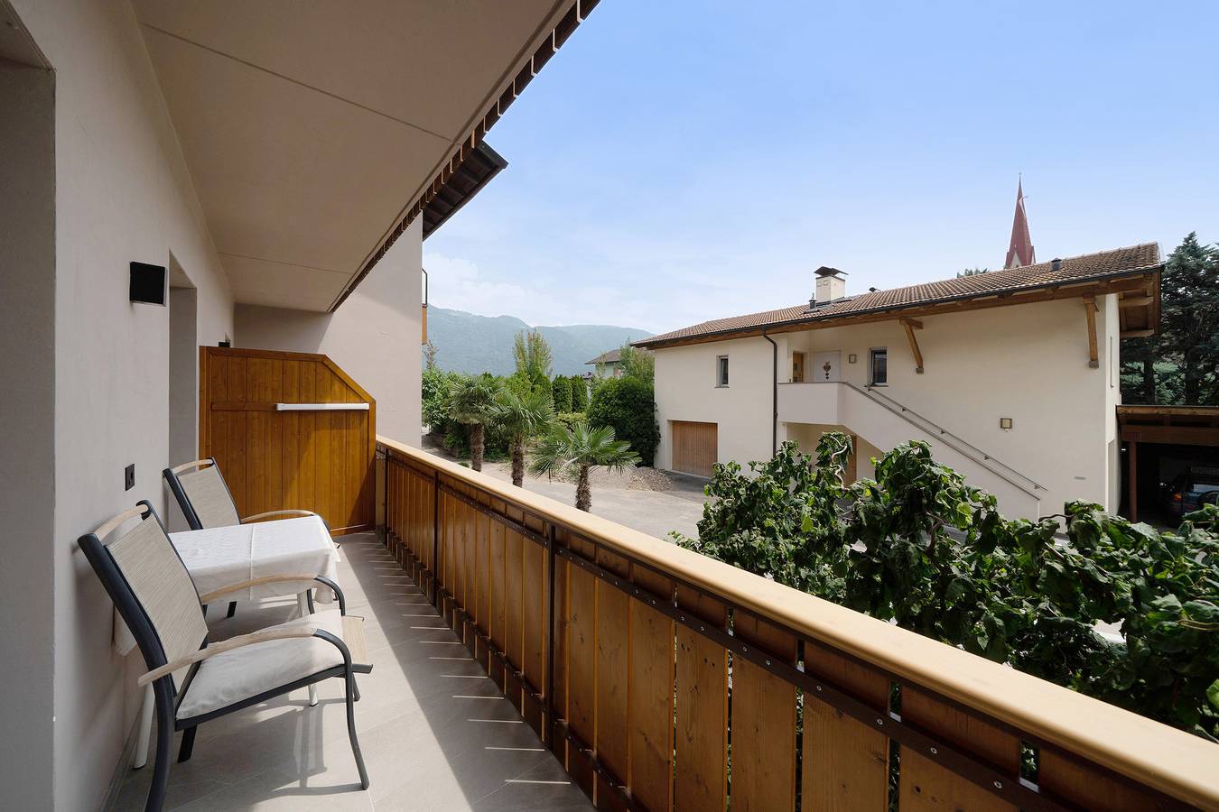 Ganze Wohnung, Ferienwohnung 'Rosalie 4' mit Bergblick, Gemeinschaftspool und Wi-Fi in Niederlana, Lana