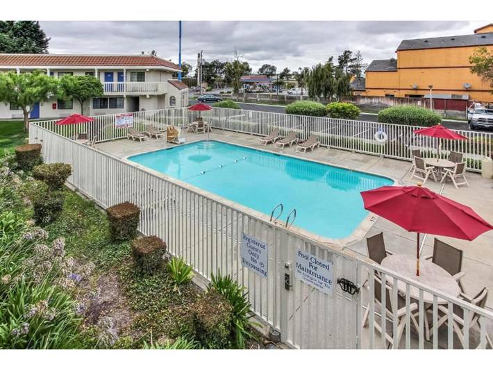 Apartamento entero, Acogedora cama tamaño queen | Ducha adaptada para personas con discapacidad in Salinas, Condado de Monterrey