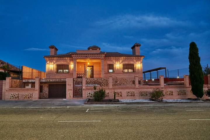 Chalet para 10 personas, con jardín y piscina en Montes de Toledo - 2