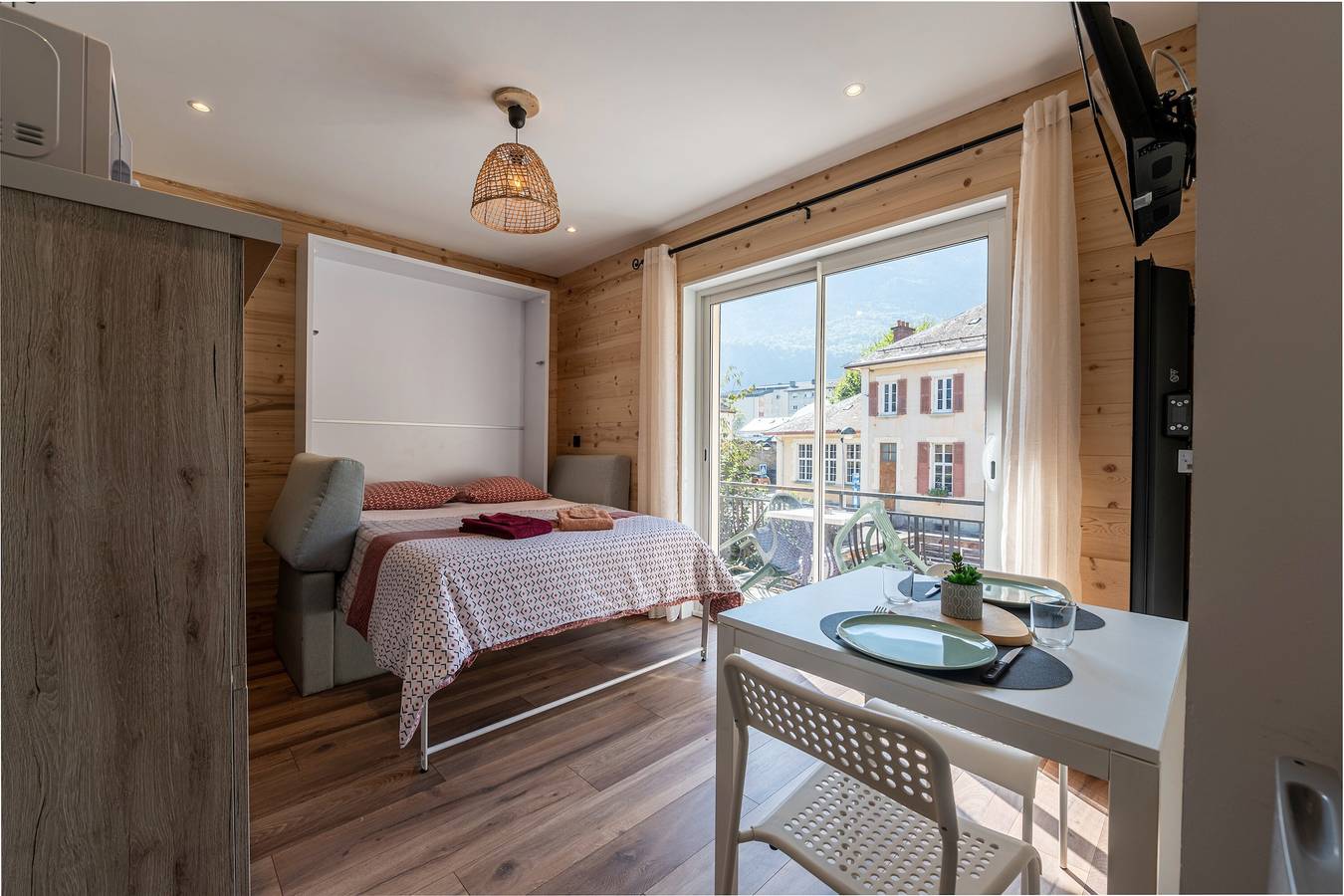 Appartement entier, Appartement "Le Chaussy" avec vue sur les montagnes, balcon et Wi-Fi in Saint-Étienne-de-Cuines, Région de Saint-Jean-de-Maurienne