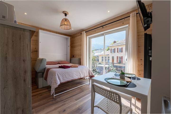 Hel lejlighed, Apartment 'Le Chaussy' with Mountain View, Balcony and Wi-Fi in Saint-Étienne-de-Cuines, Saint-Jean-de-Maurienne region